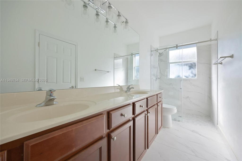 Real estate property located at 11224 87th St, Miami-dade, Islands At Doral Northwest, Doral, FL