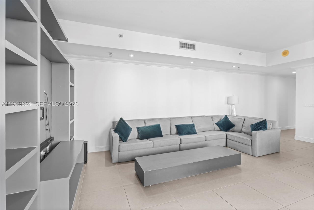 Real estate property located at 185 7th St #603, Miami-dade, Latitude On The River Con, Miami, FL