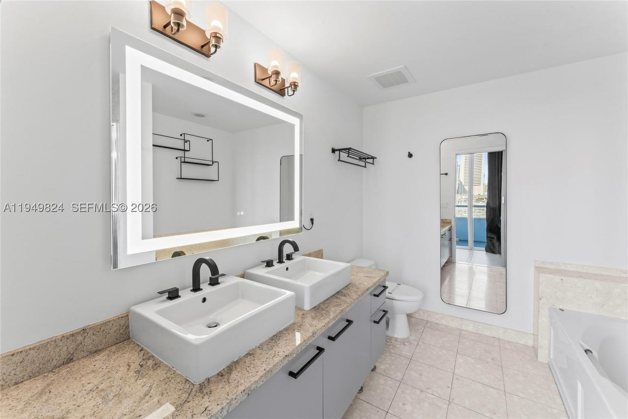 Real estate property located at 185 7th St #603, Miami-dade, Latitude On The River Con, Miami, FL