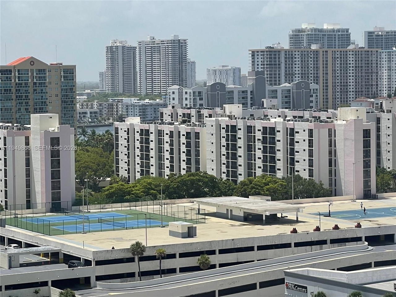 Real estate property located at 16919 Bay Rd #414, Miami-dade, Plaza Of Americas Condo P, Sunny Isles Beach, FL