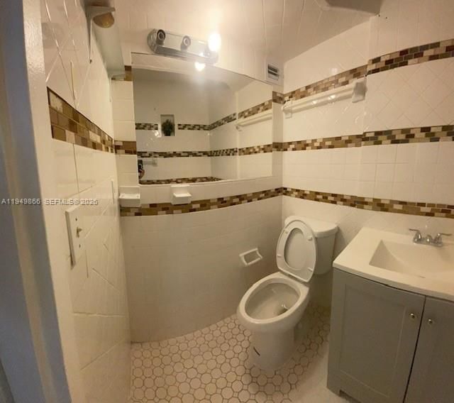 Real estate property located at 16919 Bay Rd #414, Miami-dade, Plaza Of Americas Condo P, Sunny Isles Beach, FL