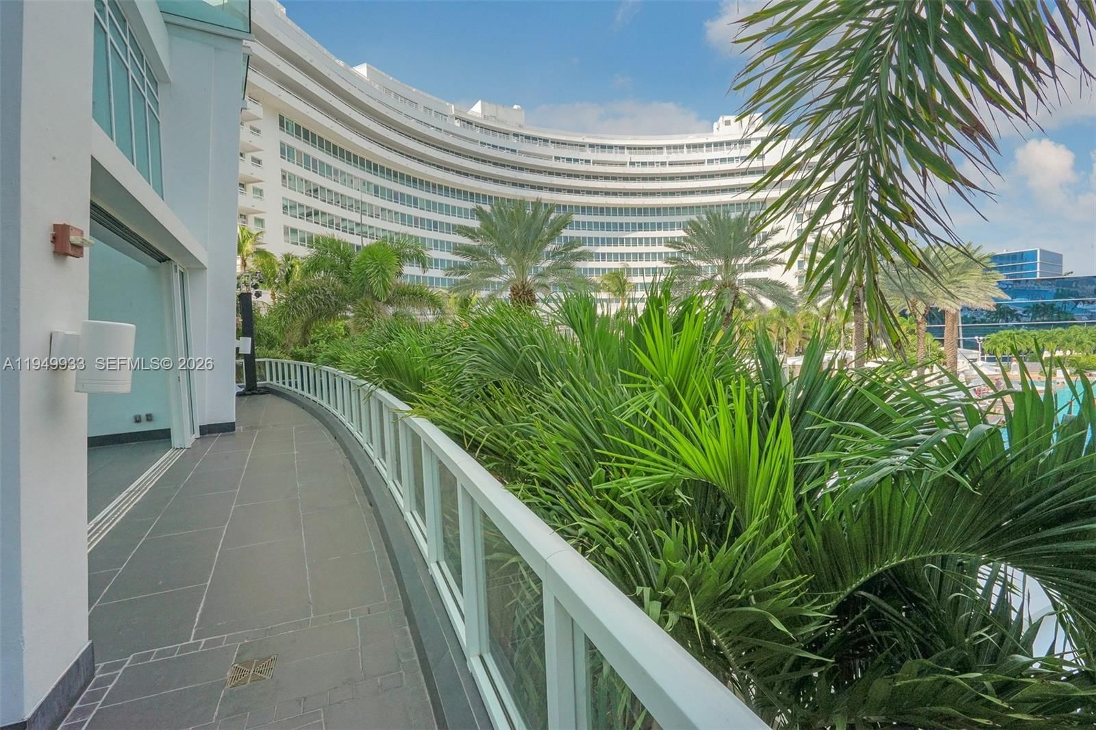 Real estate property located at 4391 Collins Ave #1914, Miami-dade, Fontainebleau Iii Ocean C, Miami Beach, FL