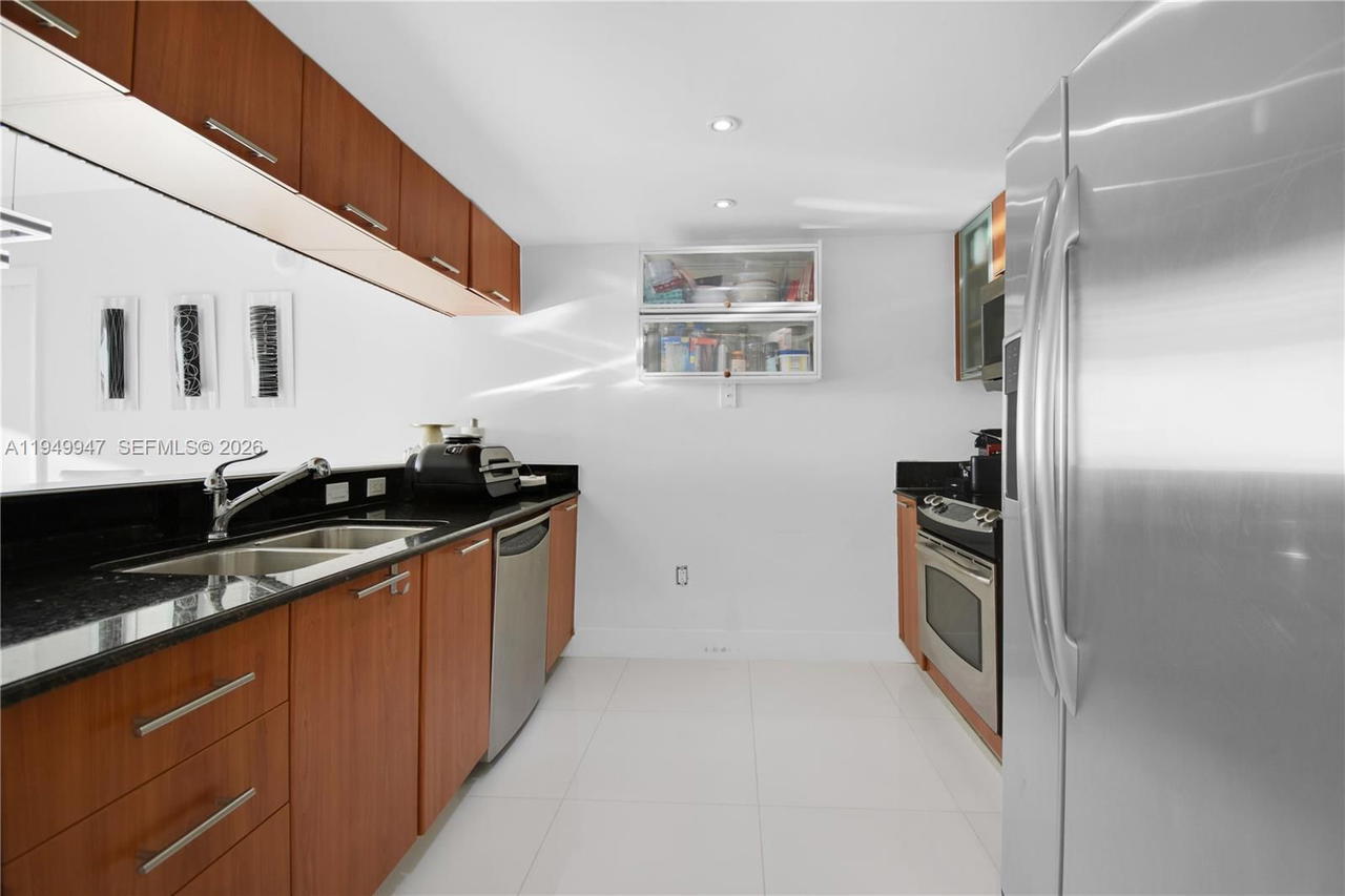 Real estate property located at 1800 Bayshore Dr #3410, Miami-dade, 1800 Club Condo, Miami, FL