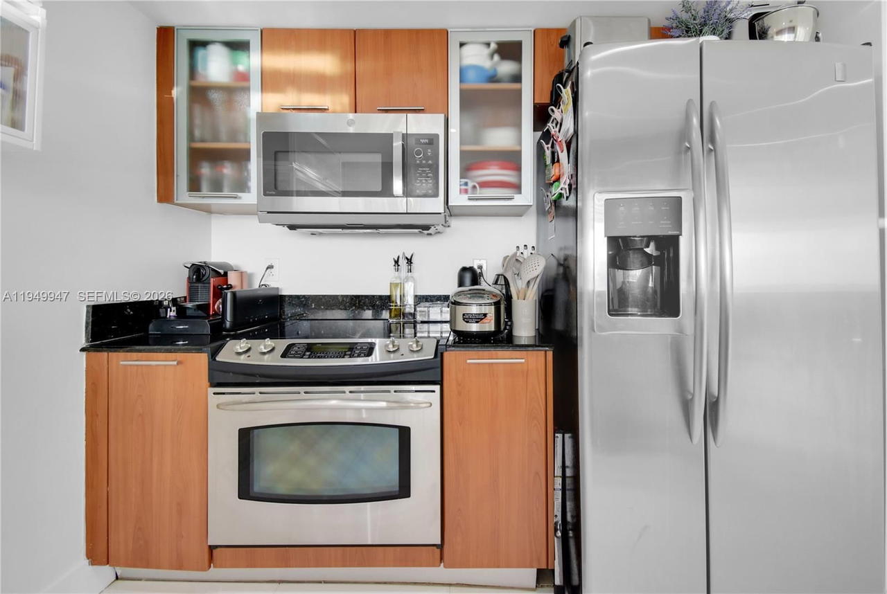 Real estate property located at 1800 Bayshore Dr #3410, Miami-dade, 1800 Club Condo, Miami, FL