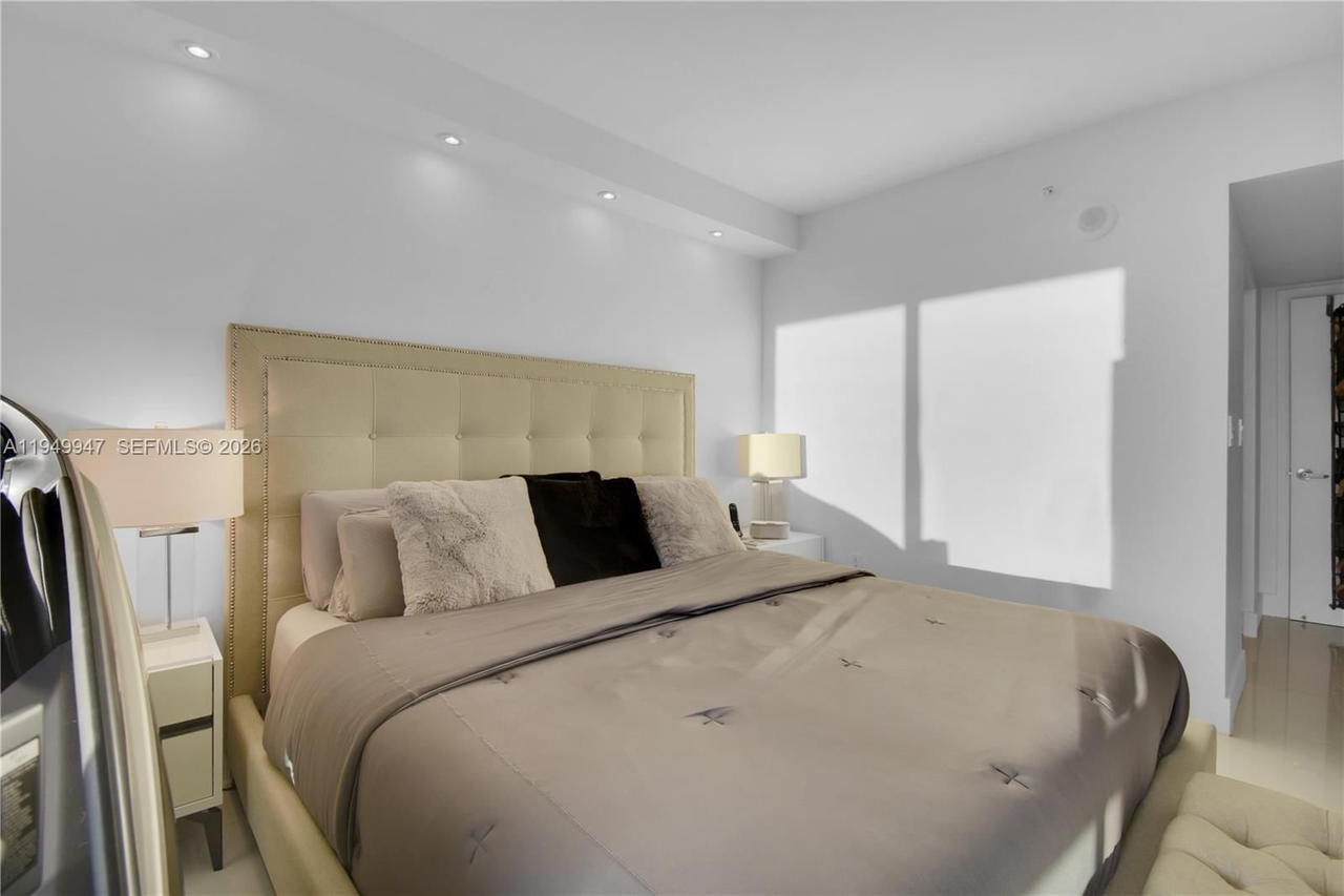 Real estate property located at 1800 Bayshore Dr #3410, Miami-dade, 1800 Club Condo, Miami, FL