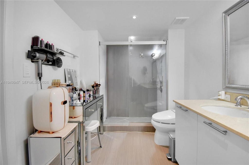 Real estate property located at 1800 Bayshore Dr #3410, Miami-dade, 1800 Club Condo, Miami, FL