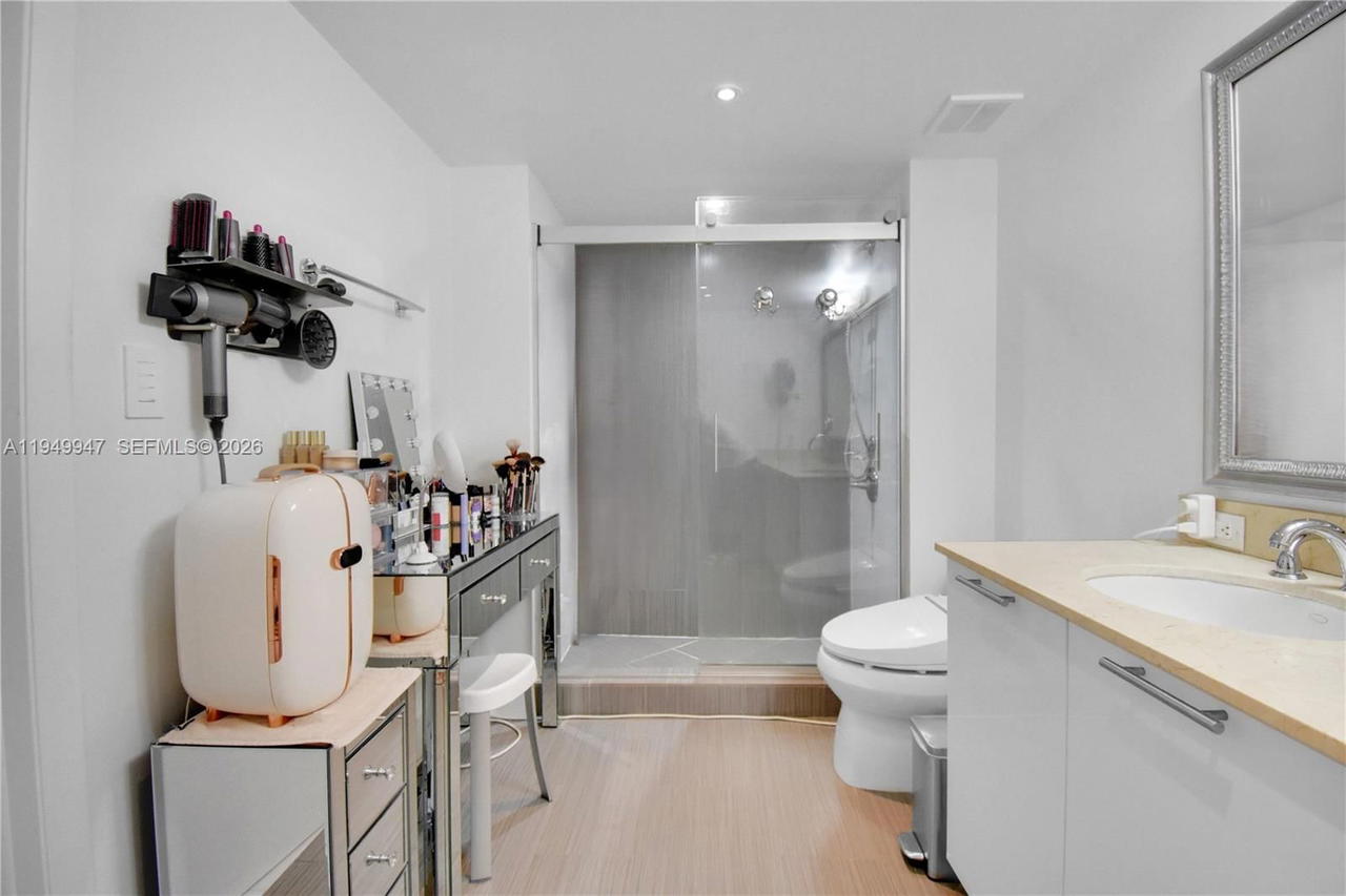 Real estate property located at 1800 Bayshore Dr #3410, Miami-dade, 1800 Club Condo, Miami, FL