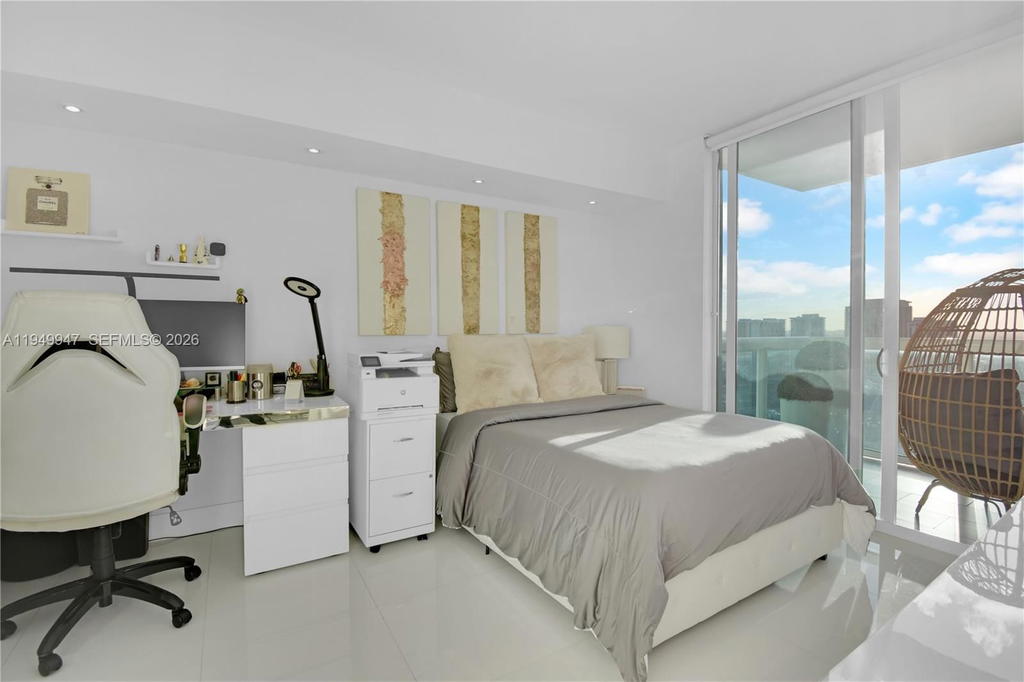 Real estate property located at 1800 Bayshore Dr #3410, Miami-dade, 1800 Club Condo, Miami, FL