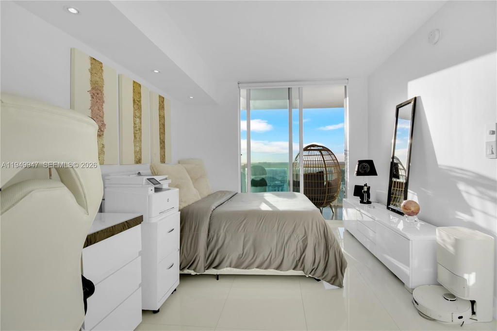 Real estate property located at 1800 Bayshore Dr #3410, Miami-dade, 1800 Club Condo, Miami, FL