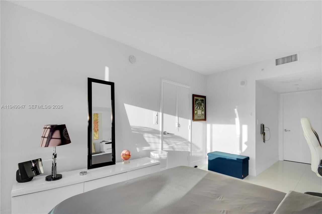 Real estate property located at 1800 Bayshore Dr #3410, Miami-dade, 1800 Club Condo, Miami, FL