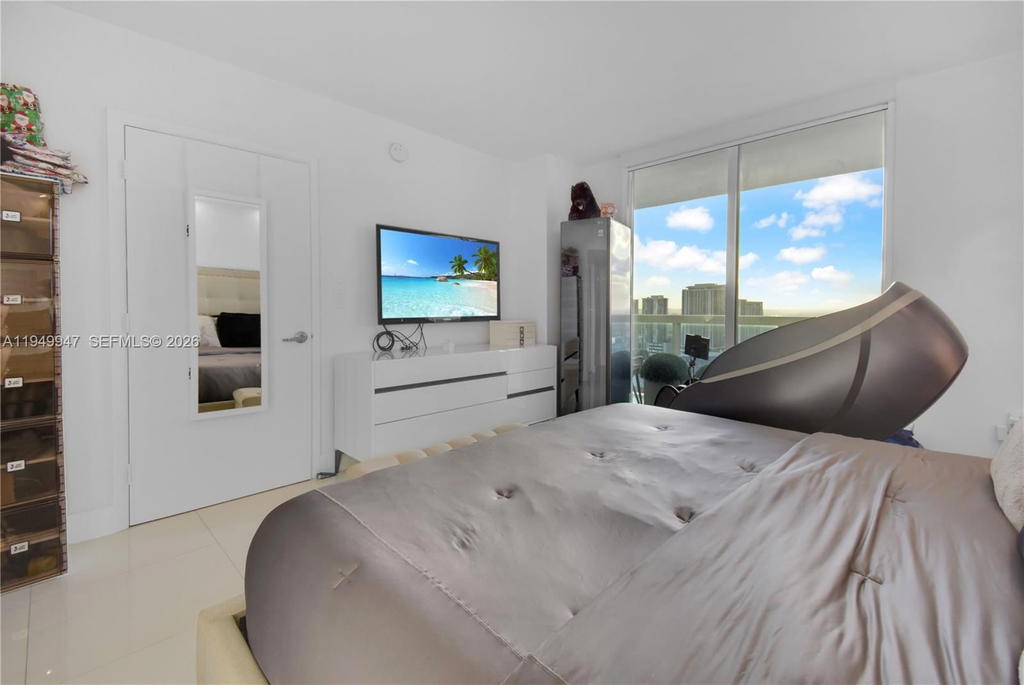Real estate property located at 1800 Bayshore Dr #3410, Miami-dade, 1800 Club Condo, Miami, FL