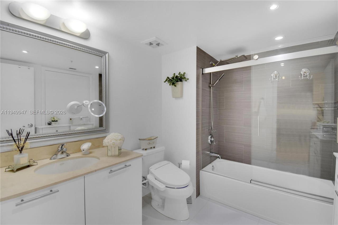 Real estate property located at 1800 Bayshore Dr #3410, Miami-dade, 1800 Club Condo, Miami, FL