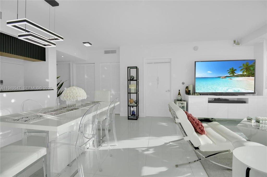 Real estate property located at 1800 Bayshore Dr #3410, Miami-dade, 1800 Club Condo, Miami, FL