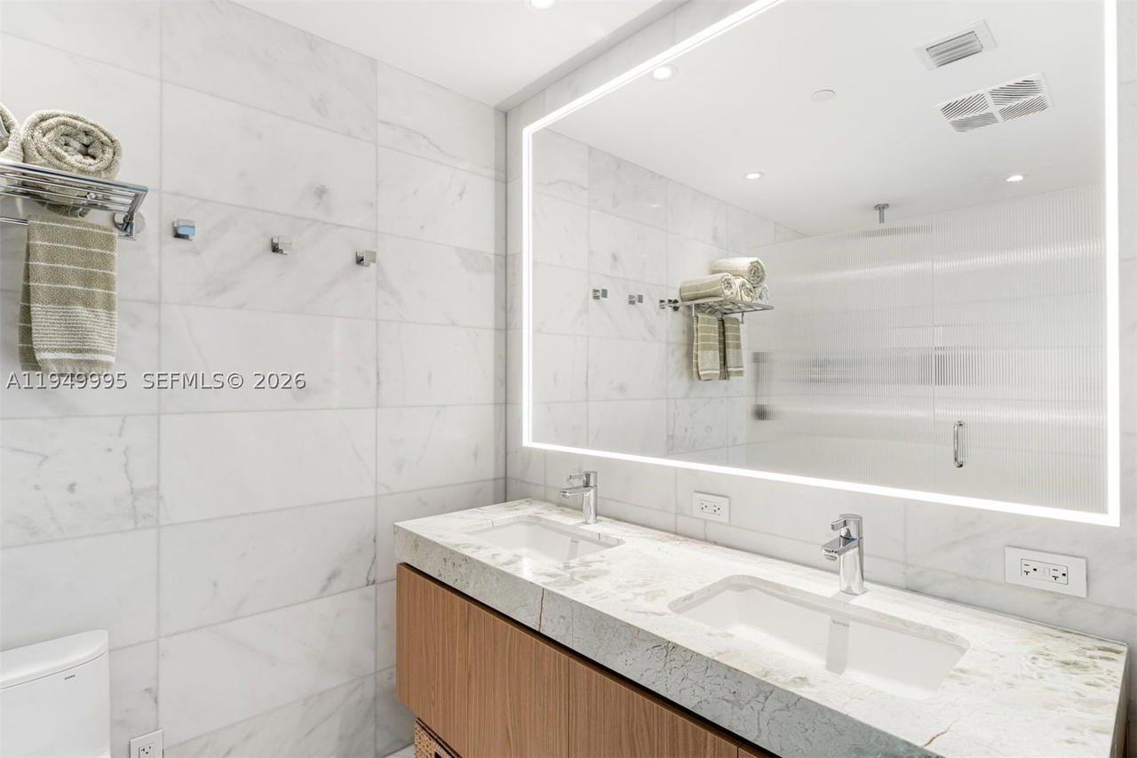 Real estate property located at 500 Alton Rd #2004, Miami-dade, Five Park, Miami Beach, FL