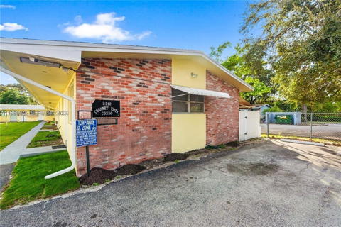 Real estate property located at 2312 Van Buren St #5, Broward, Coronet Vista Condo, Hollywood, FL
