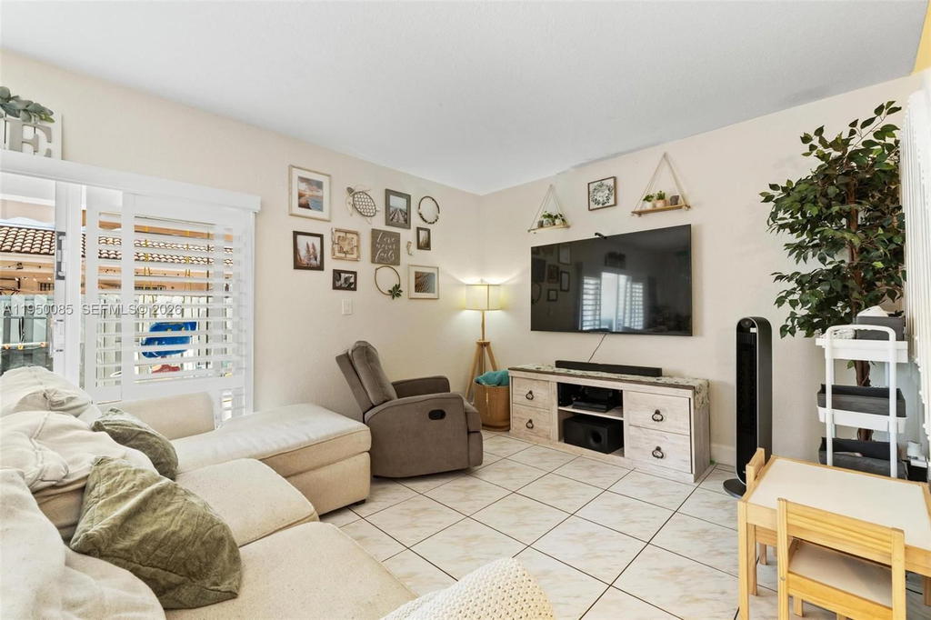 Real estate property located at 4826 116th Ave, Miami-dade, Dimensions At Doral, Doral, FL