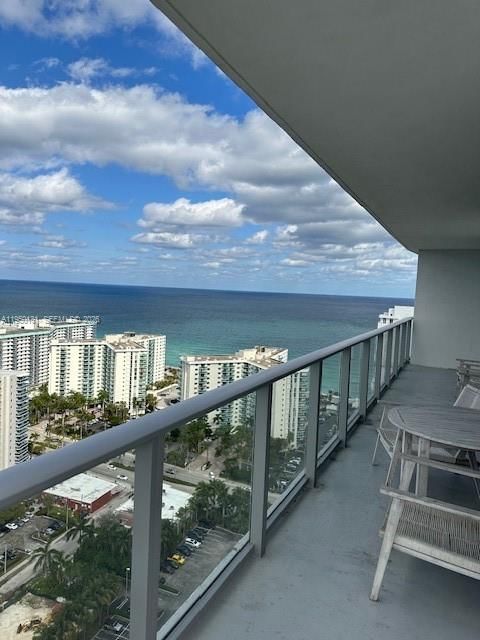 Real estate property located at 4010 Ocean Dr R2702, Broward, 4010 South Ocean Condo, Hollywood, FL