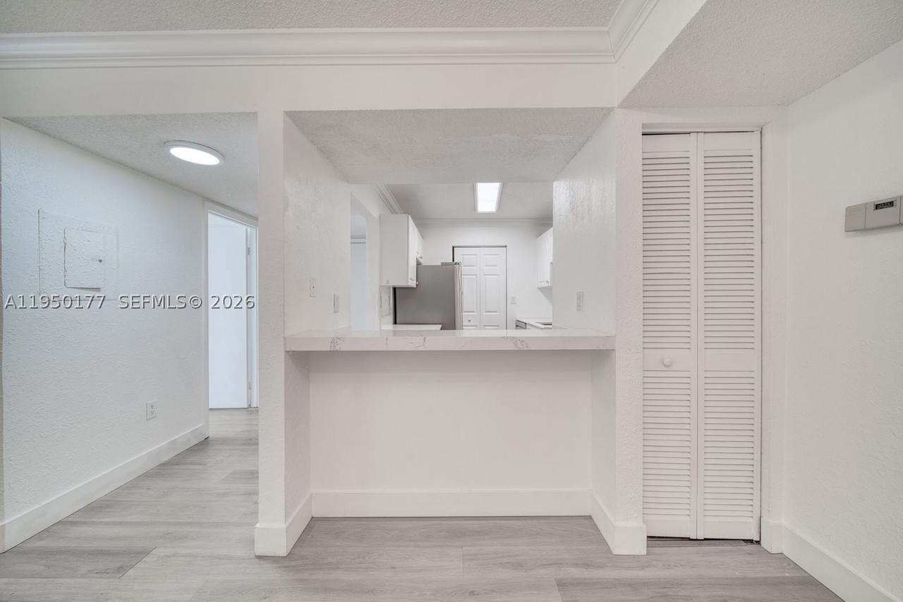 Real estate property located at 10795 108th Ave #304, Miami-dade, Palm Cove Cond, Miami, FL