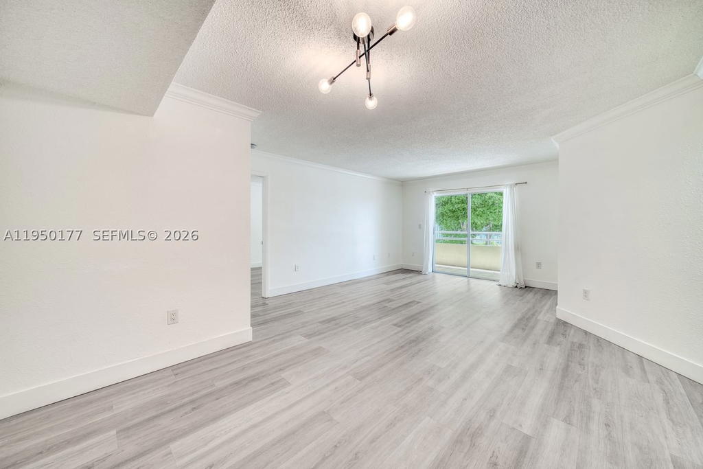 Real estate property located at 10795 108th Ave #304, Miami-dade, Palm Cove Cond, Miami, FL