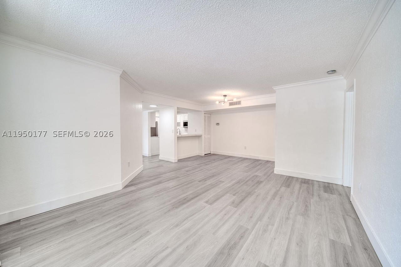 Real estate property located at 10795 108th Ave #304, Miami-dade, Palm Cove Cond, Miami, FL