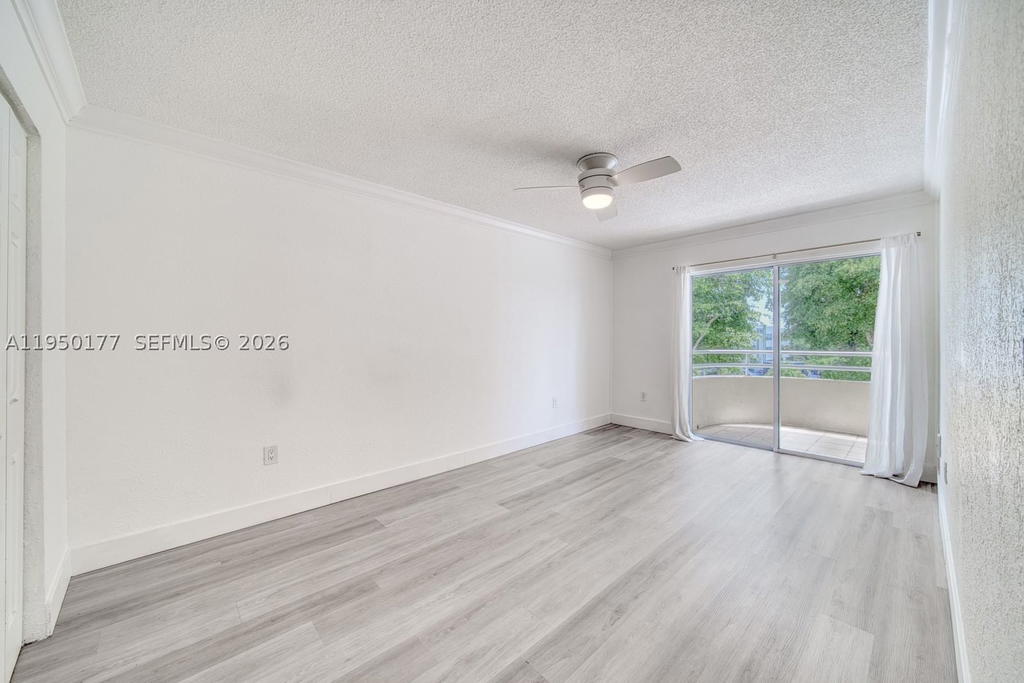 Real estate property located at 10795 108th Ave #304, Miami-dade, Palm Cove Cond, Miami, FL