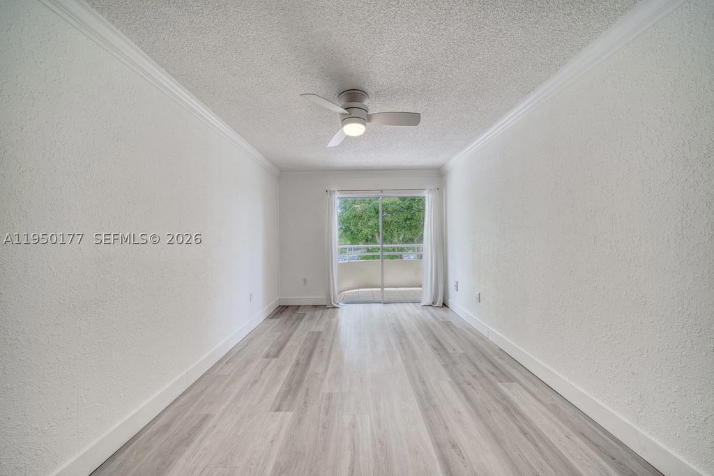 Real estate property located at 10795 108th Ave #304, Miami-dade, Palm Cove Cond, Miami, FL