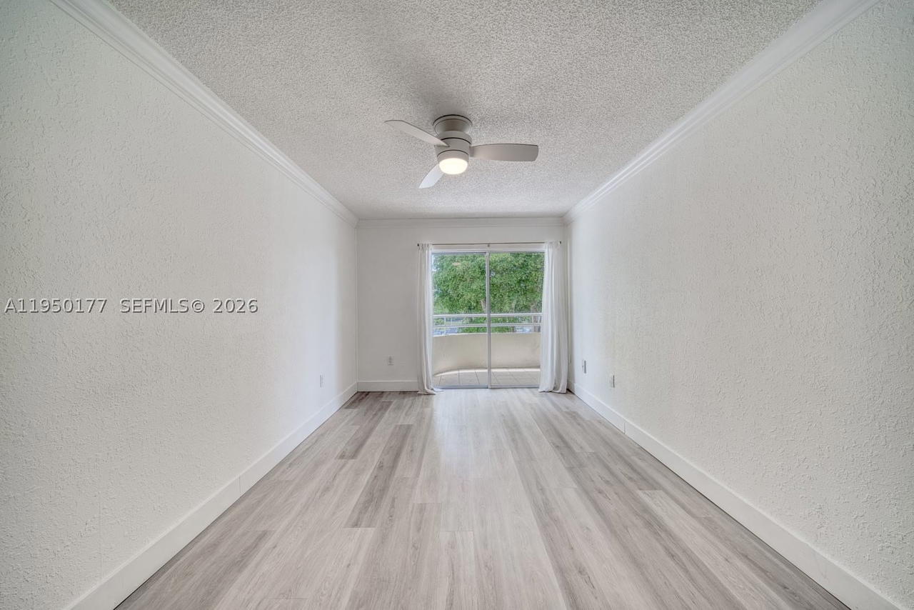 Real estate property located at 10795 108th Ave #304, Miami-dade, Palm Cove Cond, Miami, FL
