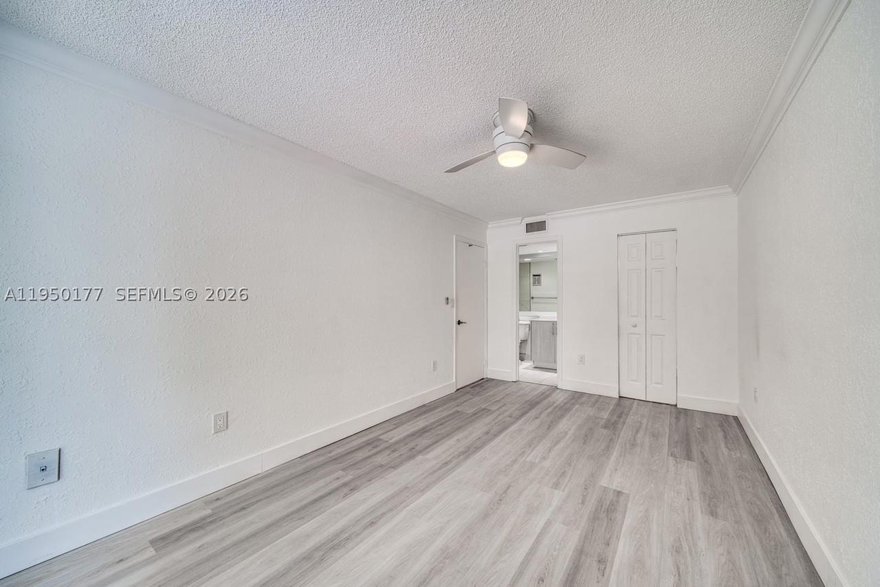 Real estate property located at 10795 108th Ave #304, Miami-dade, Palm Cove Cond, Miami, FL