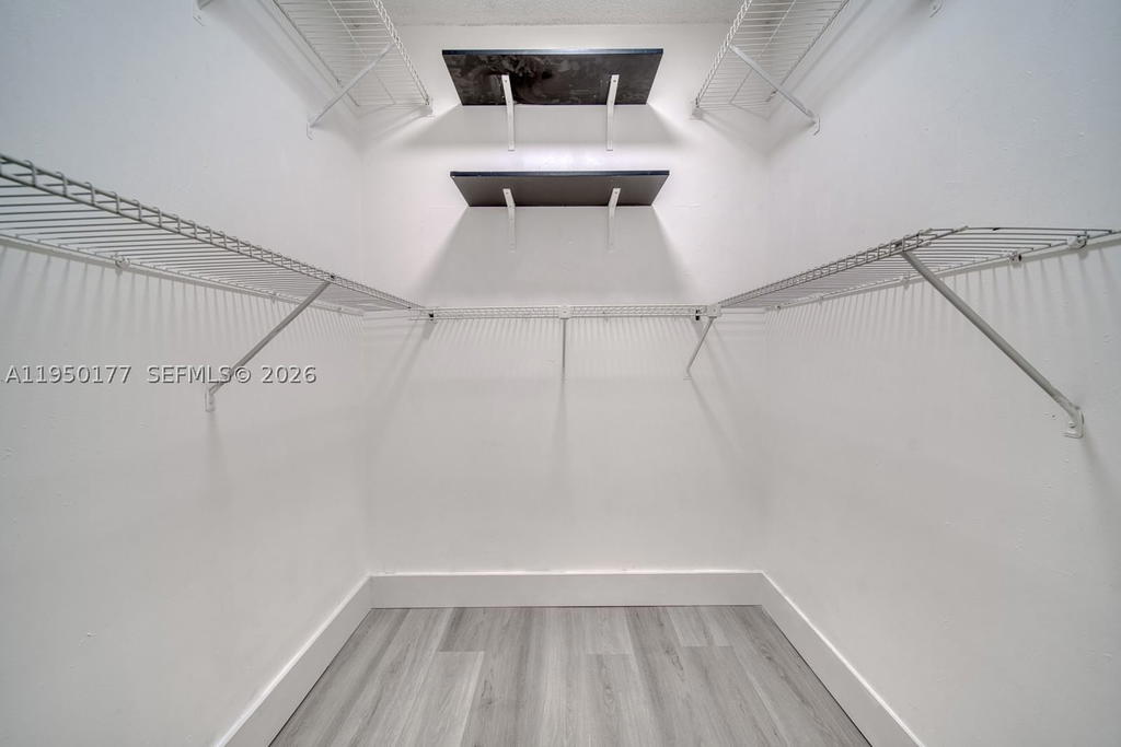 Real estate property located at 10795 108th Ave #304, Miami-dade, Palm Cove Cond, Miami, FL