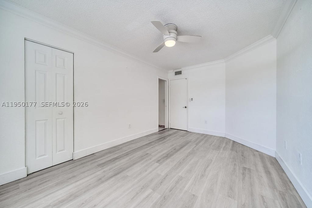 Real estate property located at 10795 108th Ave #304, Miami-dade, Palm Cove Cond, Miami, FL