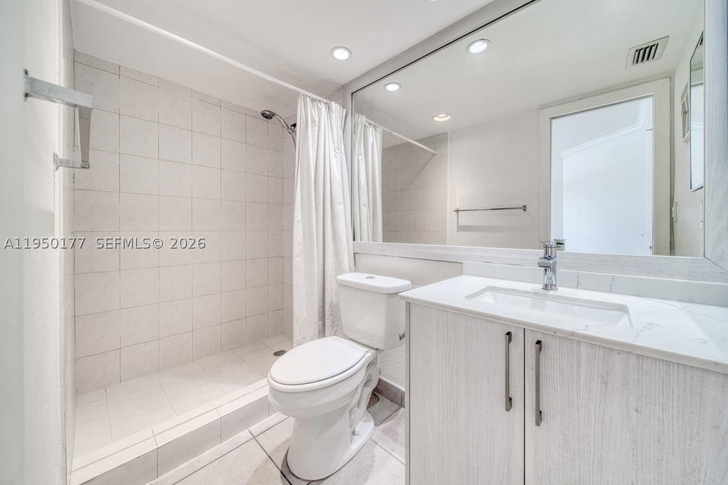 Real estate property located at 10795 108th Ave #304, Miami-dade, Palm Cove Cond, Miami, FL