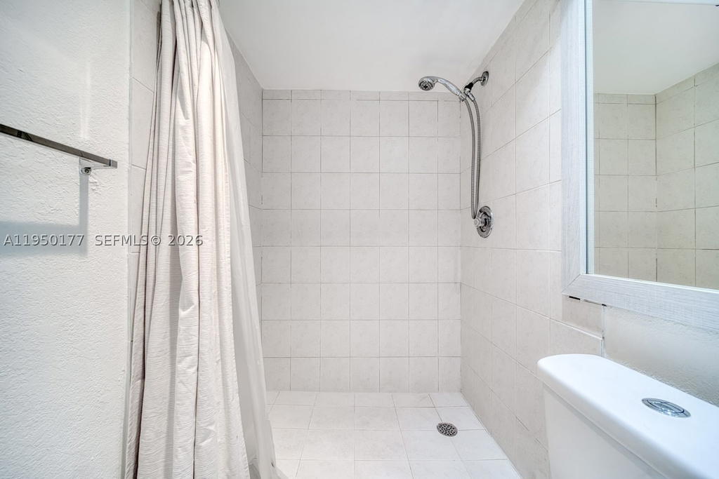 Real estate property located at 10795 108th Ave #304, Miami-dade, Palm Cove Cond, Miami, FL