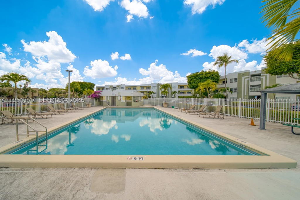 Real estate property located at 10795 108th Ave #304, Miami-dade, Palm Cove Cond, Miami, FL