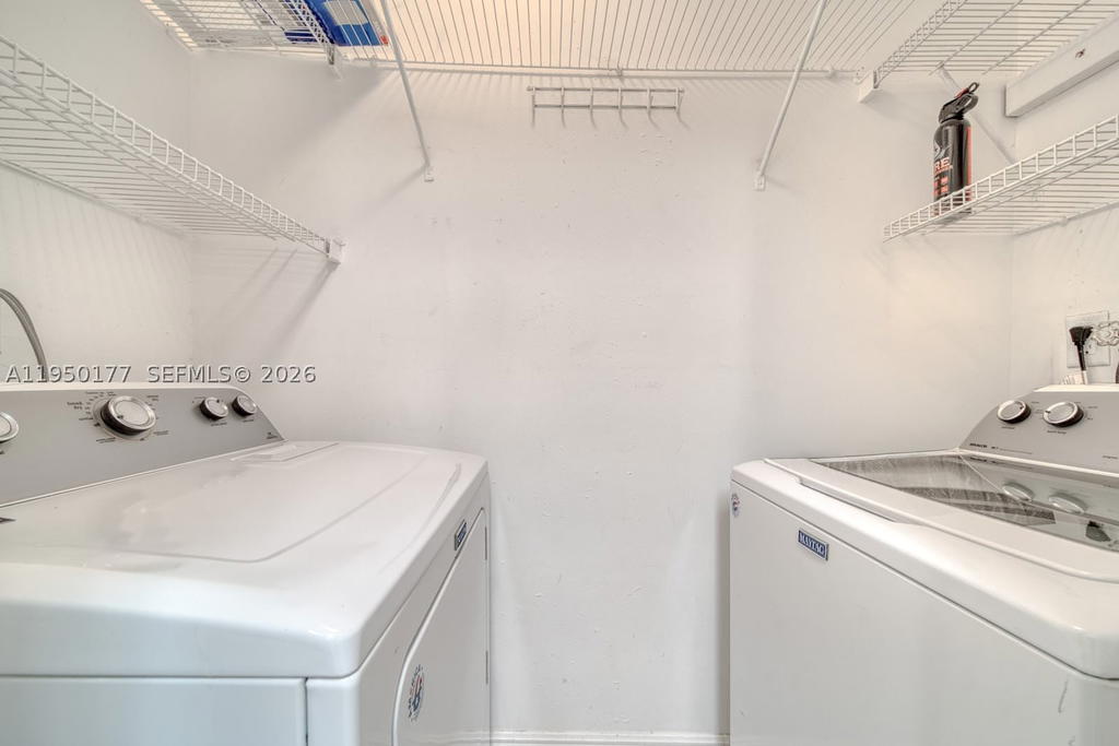 Real estate property located at 10795 108th Ave #304, Miami-dade, Palm Cove Cond, Miami, FL