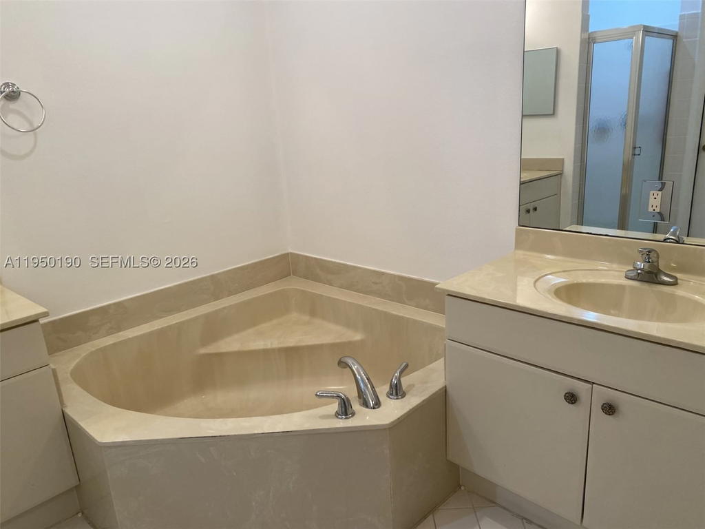 Real estate property located at 1659 Passion Vine Cir #18-4, Broward, Mariposa Pointe At Weston, Weston, FL
