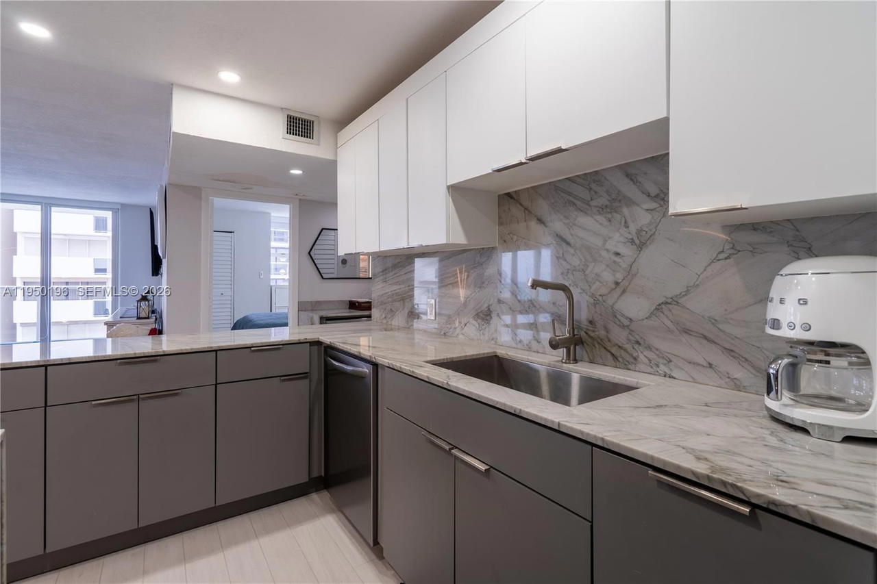 Real estate property located at 5701 Collins Ave #1417, Miami-dade, Arlen Beach Condo, Miami Beach, FL