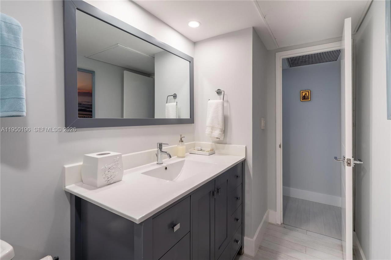 Real estate property located at 5701 Collins Ave #1417, Miami-dade, Arlen Beach Condo, Miami Beach, FL