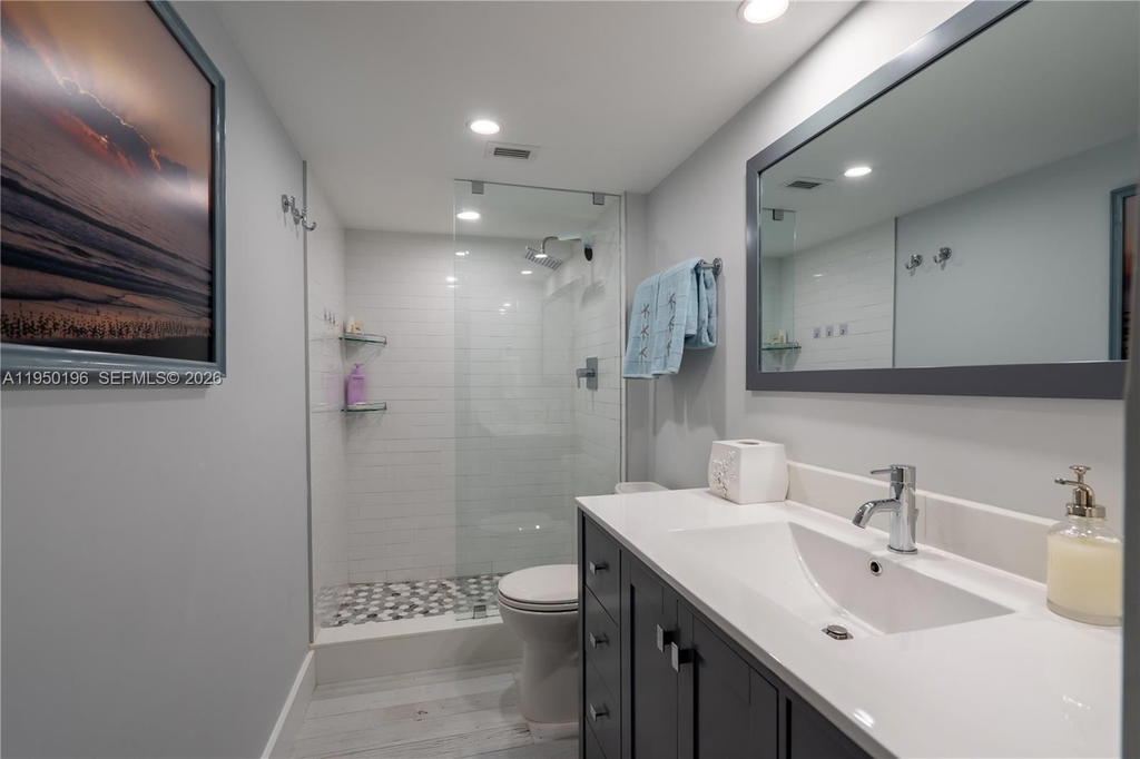 Real estate property located at 5701 Collins Ave #1417, Miami-dade, Arlen Beach Condo, Miami Beach, FL