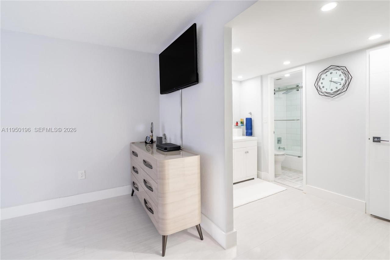 Real estate property located at 5701 Collins Ave #1417, Miami-dade, Arlen Beach Condo, Miami Beach, FL