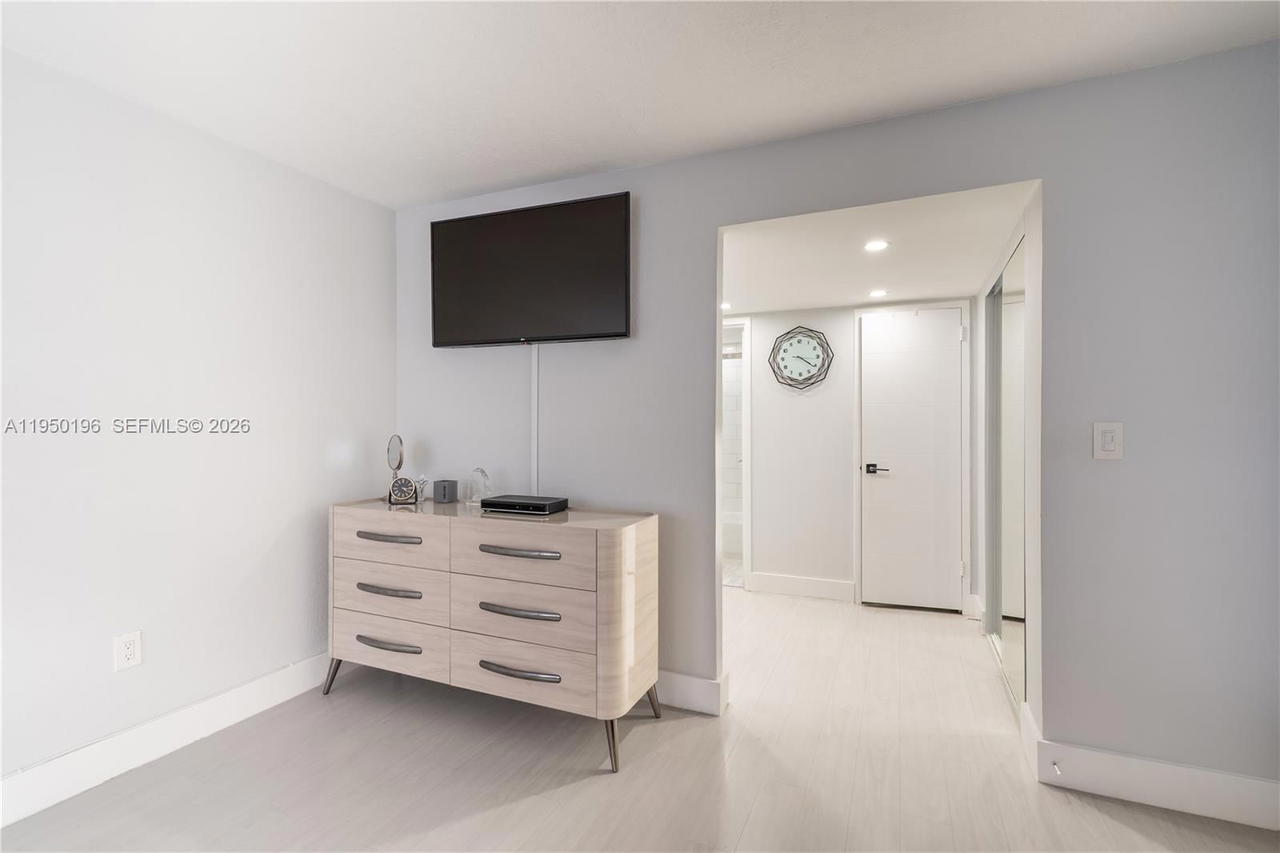Real estate property located at 5701 Collins Ave #1417, Miami-dade, Arlen Beach Condo, Miami Beach, FL