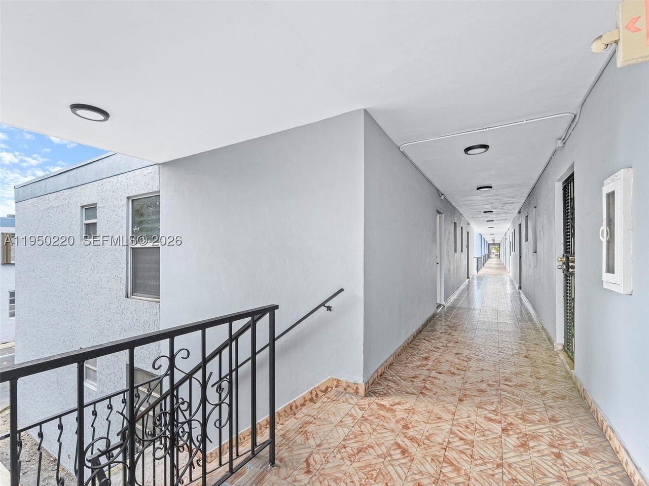 Real estate property located at 3001 2nd St #209C, Miami-dade, Flagler Plaza Condo, Miami, FL