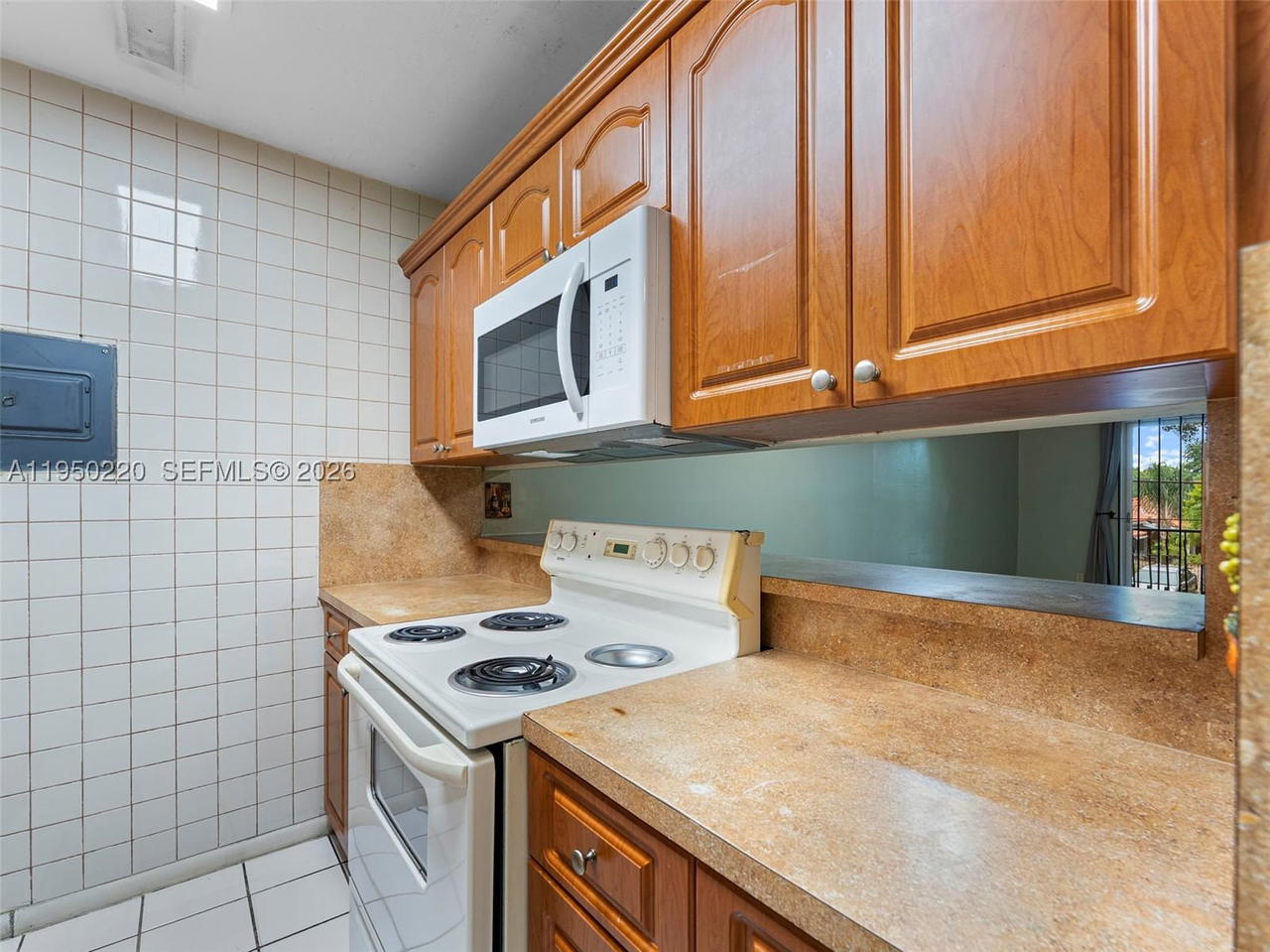 Real estate property located at 3001 2nd St #209C, Miami-dade, Flagler Plaza Condo, Miami, FL