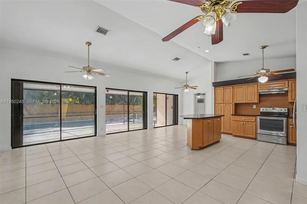 Real estate property located at 13830 104th Terrace, Miami-dade, Caravel At Calusa, Miami, FL