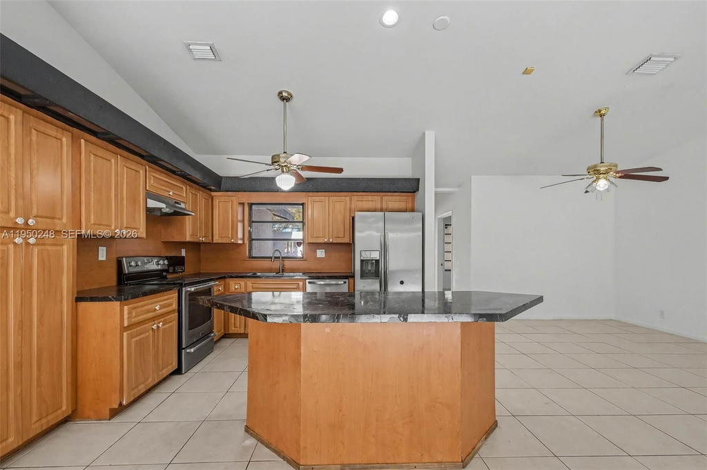 Real estate property located at 13830 104th Terrace, Miami-dade, Caravel At Calusa, Miami, FL