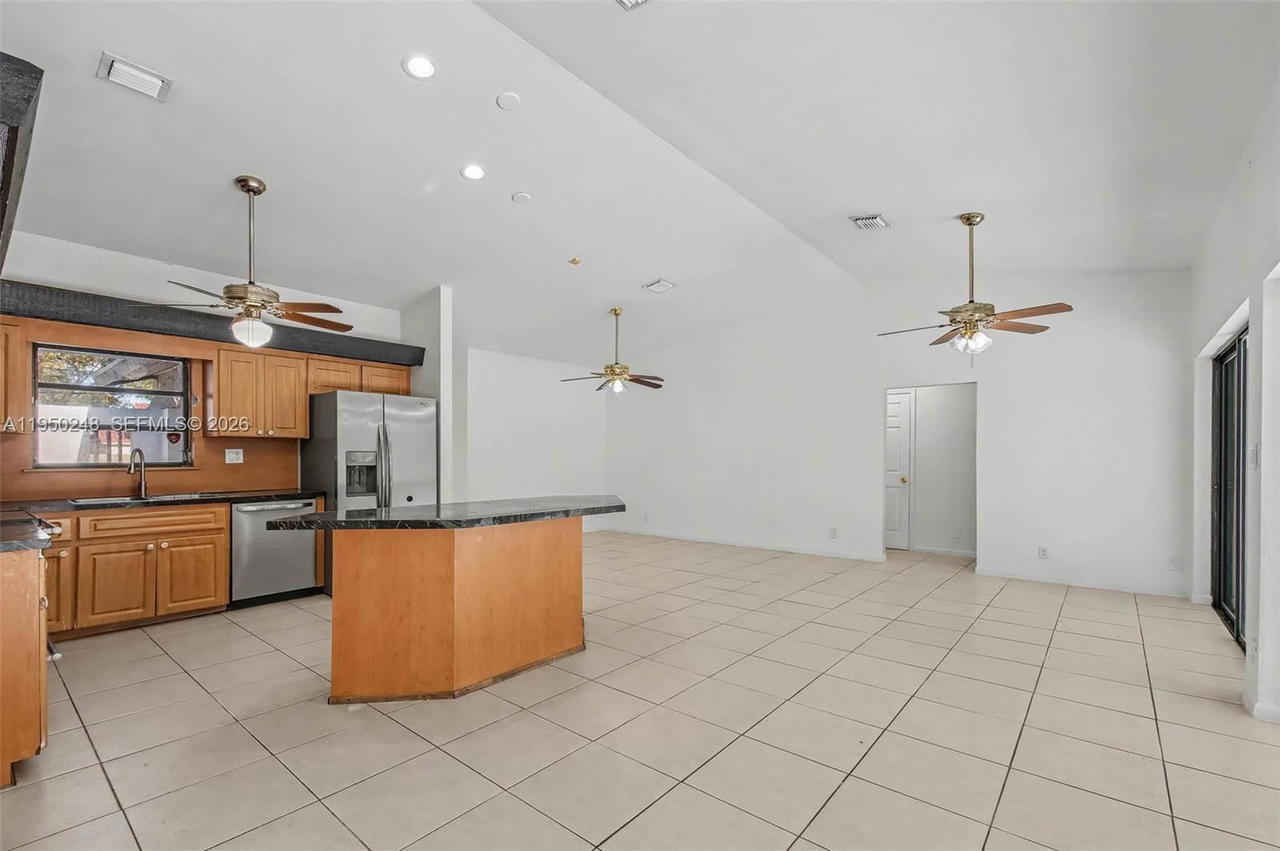Real estate property located at 13830 104th Terrace, Miami-dade, Caravel At Calusa, Miami, FL