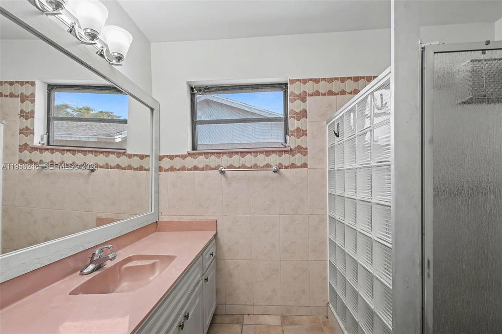 Real estate property located at 13830 104th Terrace, Miami-dade, Caravel At Calusa, Miami, FL