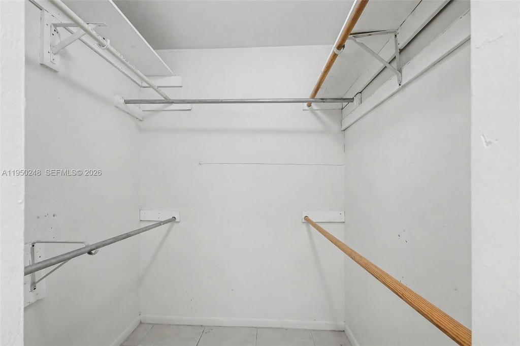 Real estate property located at 13830 104th Terrace, Miami-dade, Caravel At Calusa, Miami, FL