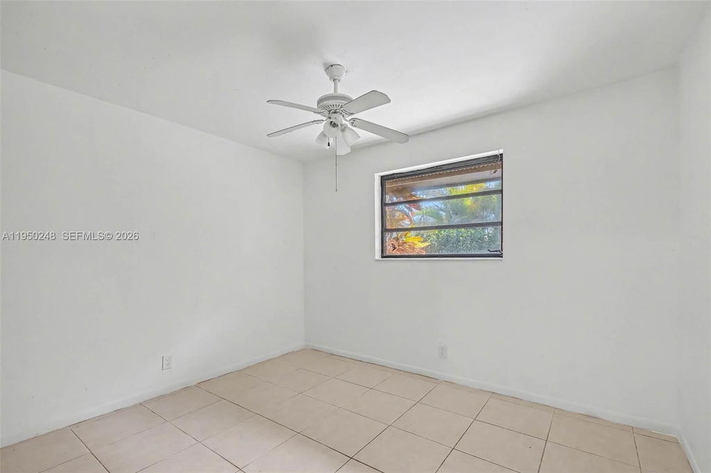 Real estate property located at 13830 104th Terrace, Miami-dade, Caravel At Calusa, Miami, FL