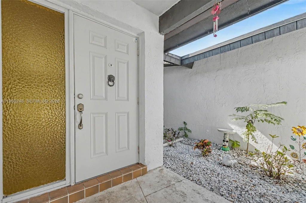 Real estate property located at 13830 104th Terrace, Miami-dade, Caravel At Calusa, Miami, FL