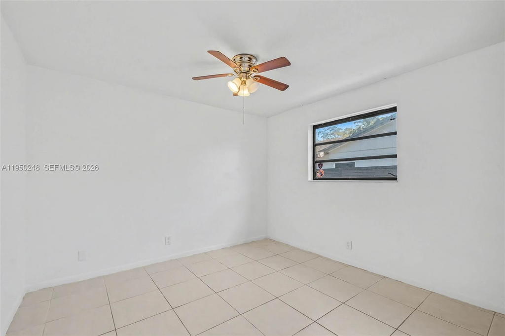 Real estate property located at 13830 104th Terrace, Miami-dade, Caravel At Calusa, Miami, FL